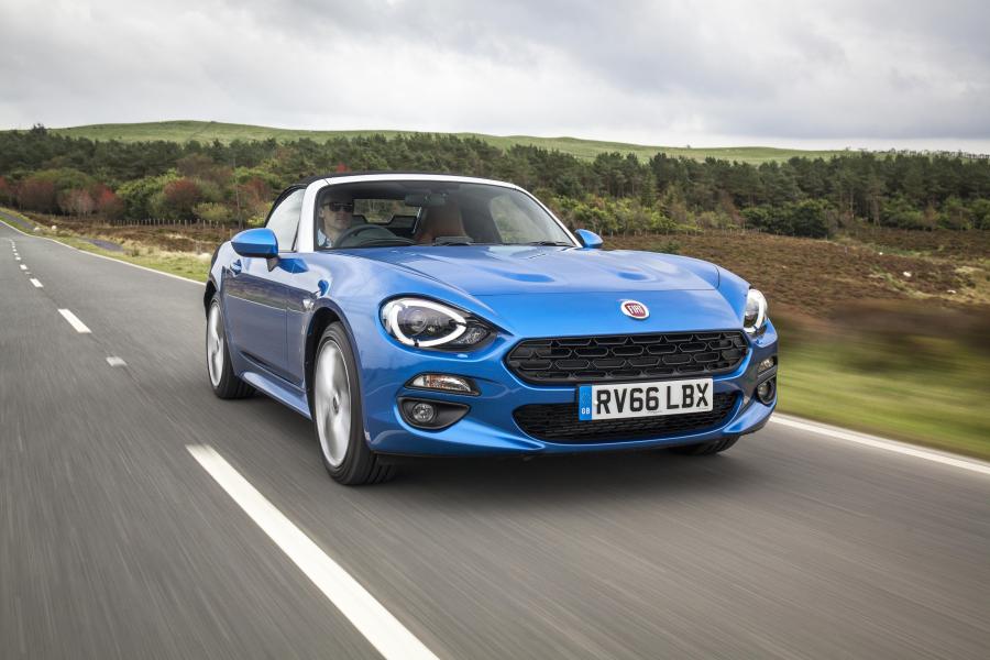  Fiat 124 Spider  2016 года  (UK) (фото 31 из 37)